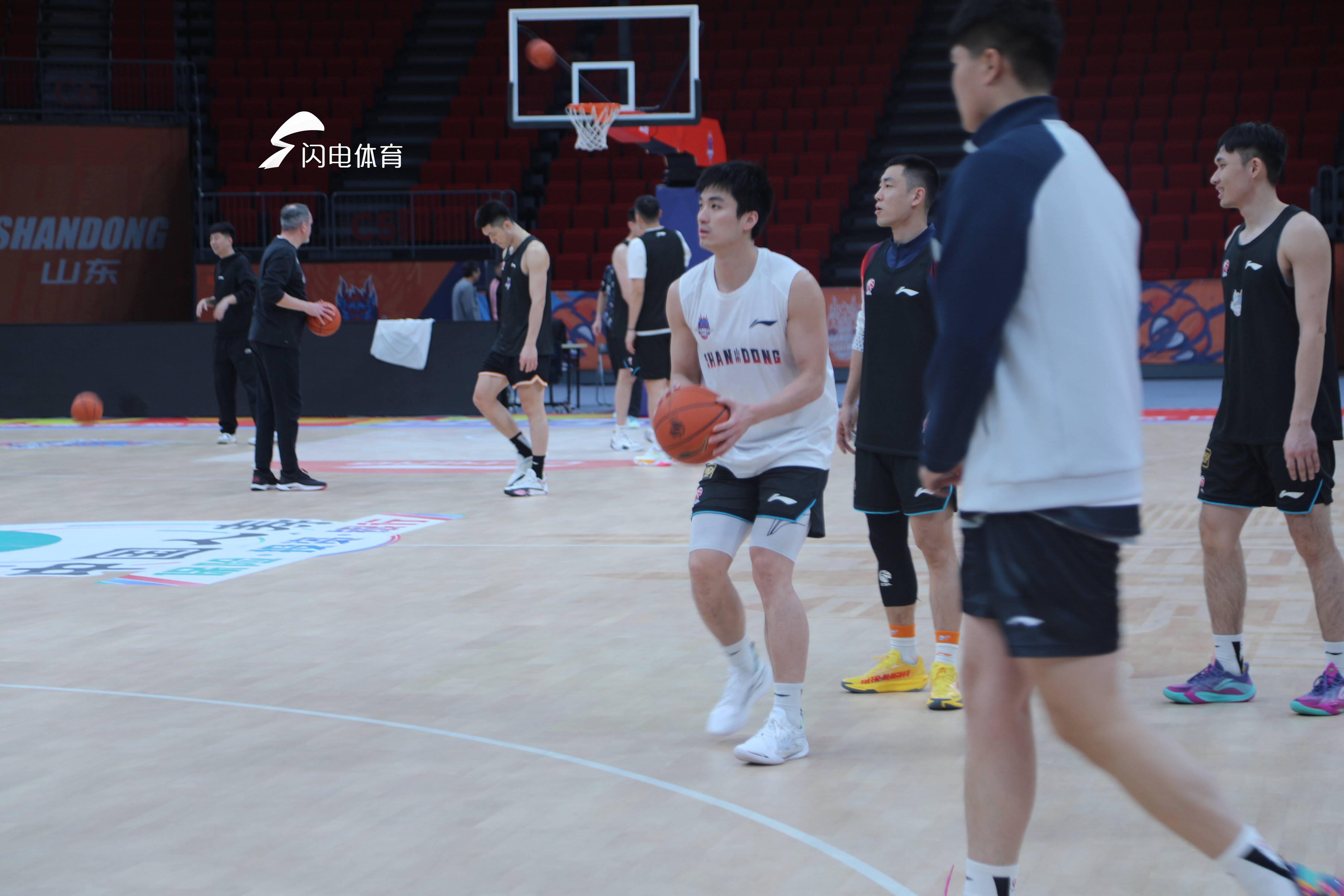 刚刚！今晨深圳男篮状态回暖Rookie在G2比赛中失利，大坂直美与40激战勇士分钟